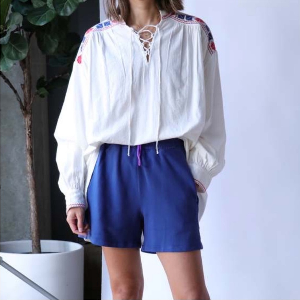 XiRENA Dill Ivory White Oversized Top with Red Blue Embroidered Small